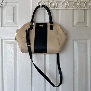 Liz Claiborne Cream & Black Pre-Owned Purse/Crossbody Bag